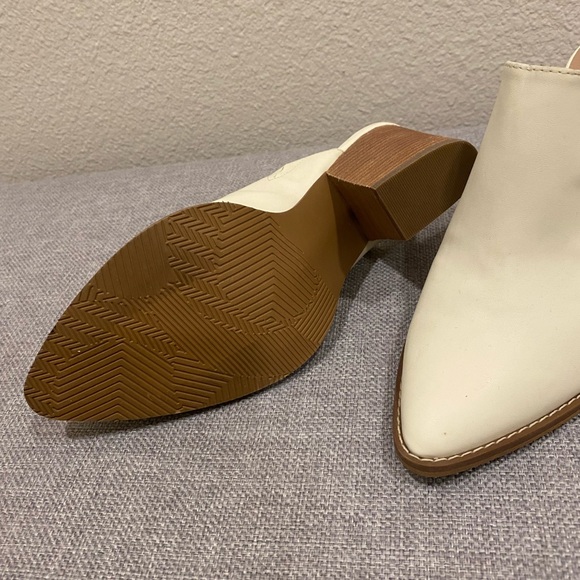 Booties used but it great condition - Picture 4 of 8